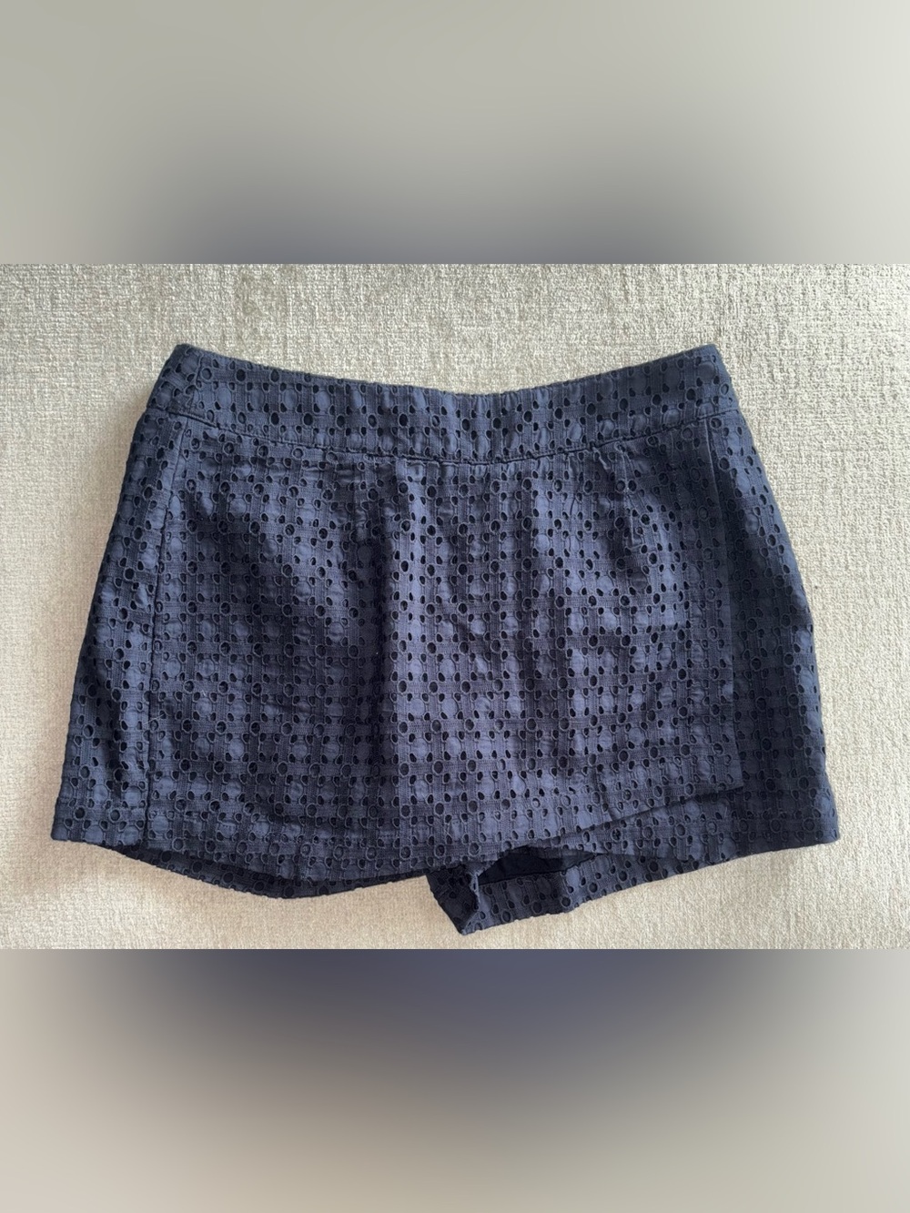 Cabi Navy Eyelet Lace Skort Size 2 | Preppy Coastal Mini Skirt Shorts Old Money